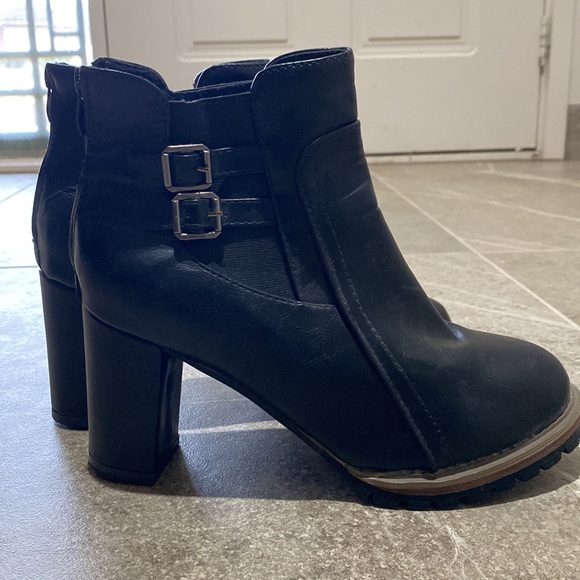 Size 9/40 Women's Boots In Excellent Cond BLACK - Picture 3 of 8